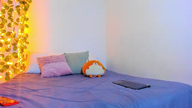 emillyhills online show from February 6, 7:24 am