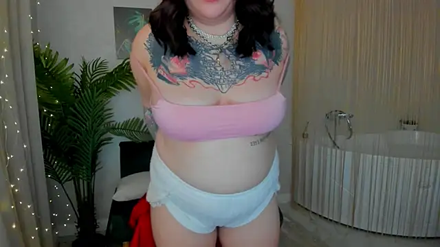 MoonLghte online show from March 4, 6:50 pm