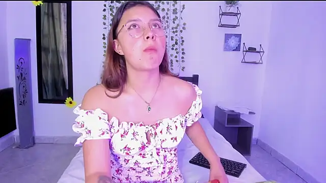 Noellesable online show from December 29, 5:33 pm