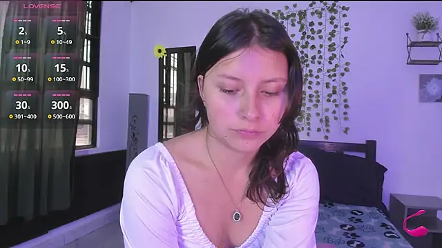 Noellesable online show from February 4, 5:45 pm