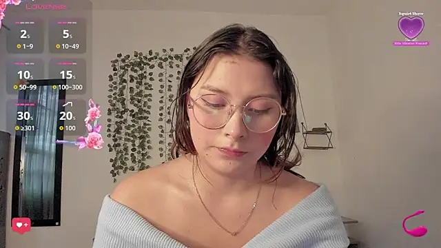 Noellesable online show from September 12, 5:46 pm