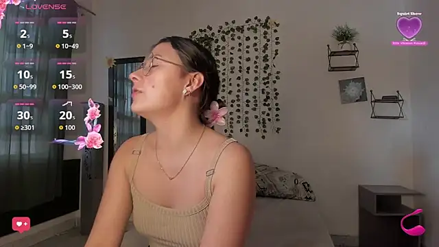 Noellesable online show from September 13, 5:24 pm