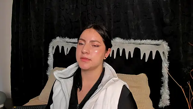 Snapshot of jenifer__power10 chatting on December 4, 7:33 pm jenifer power10 online show from December 4, 7:33 pm