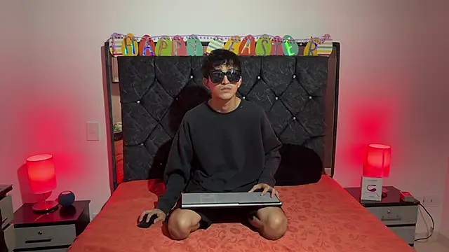 khonsu s online show from April 3, 9:57 pm