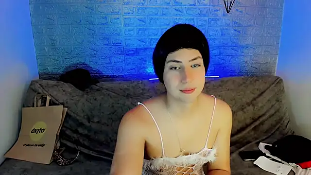 Snapshot of Oxana-Novikov chatting on June 13, 11:02 pm Oxana-Novikov online show from June 13, 11:02 pm