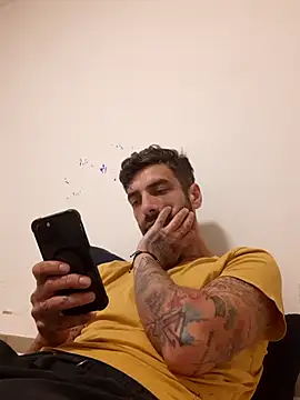 Snapshot of Italian69am chatting on September 28, 7:03 am Italian69am online show from September 28, 7:03 am