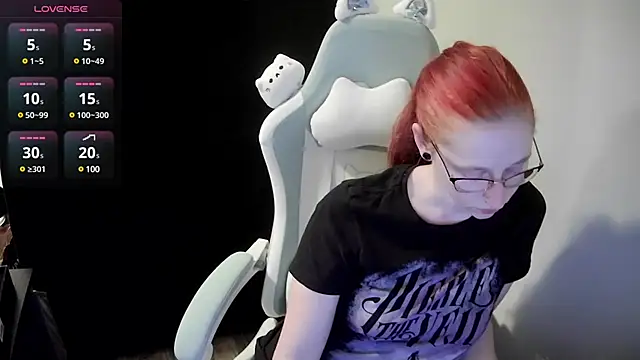 LilyFoxxx online show from December 19, 5:18 am