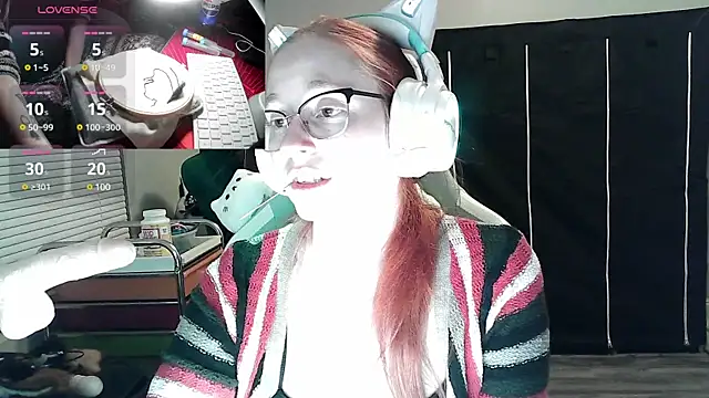 LilyFoxxx online show from January 4, 4:44 am