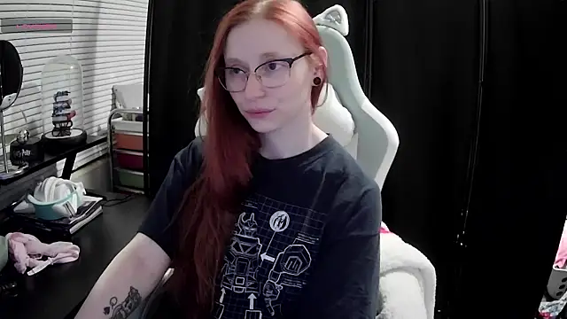 LilyFoxxx online show from February 15, 8:11 am