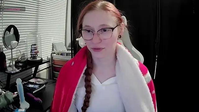 LilyFoxxx online show from February 19, 4:23 am