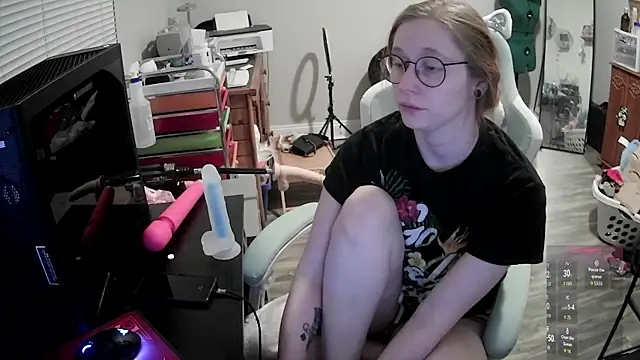 LilyFoxxx online show from February 13, 6:09 am