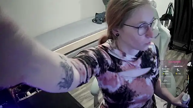 LilyFoxxx online show from March 23, 5:11 am