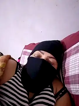 Snapshot of Osha10 chatting on December 4, 10:30 pm Osha10 online show from December 4, 10:30 pm