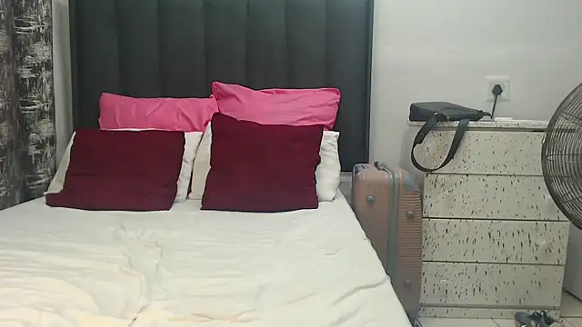 Snapshot of WATERMELLON79 chatting on January 11, 6:51 am WATERMELLON79 online show from January 11, 6:51 am