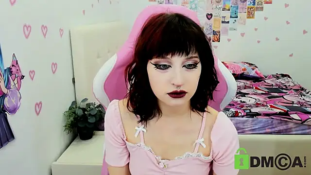 Snapshot of ElizaNik_ chatting on December 9, 1:40 am ElizaNik online show from December 9, 1:40 am