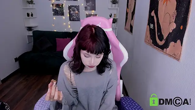 Snapshot of ElizaNik_ chatting on March 8, 9:40 pm ElizaNik online show from March 8, 9:40 pm