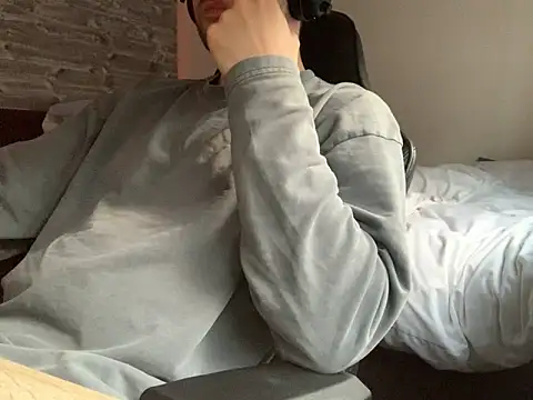 taallguyy 196 online show from March 20, 5:36 pm