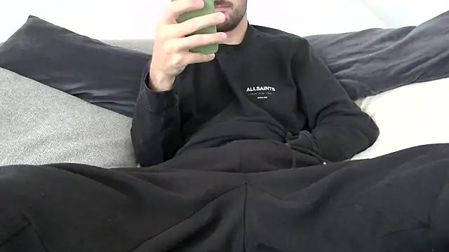 taallguyy 196 online show from October 26, 10:43 am