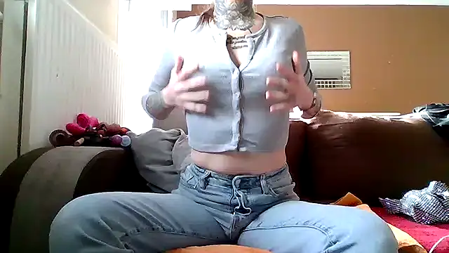 liloucamchaudee online show from March 6, 8:44 am