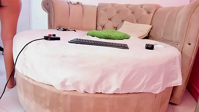 khloeblake online show from January 7, 7:20 am