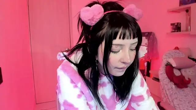 Snapshot of Francesca1_ chatting on February 14, 9:32 pm Francesca1  online show from February 14, 9:32 pm