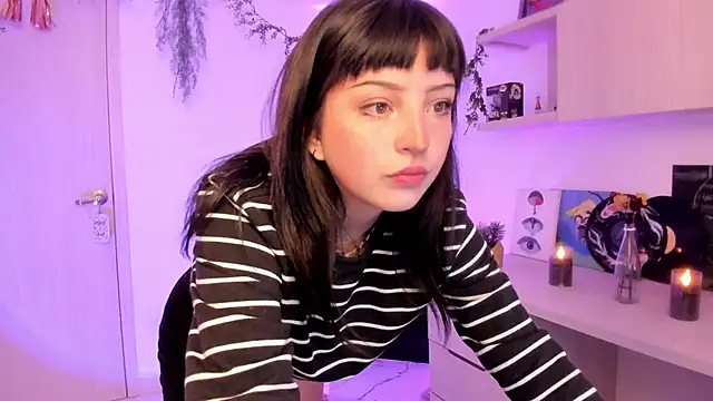 Snapshot of Francesca1_ chatting on March 21, 5:54 am Francesca1  online show from March 21, 5:54 am