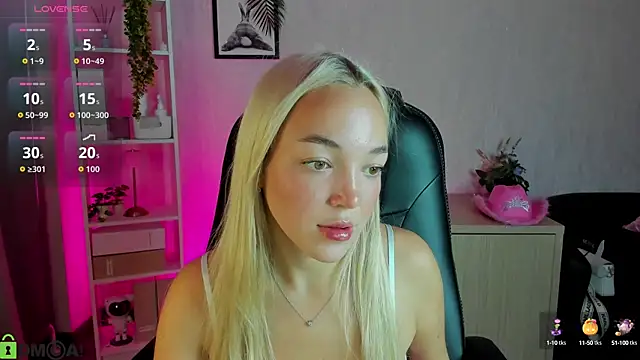 Snapshot of Christy_Little chatting on September 17, 11:39 pm Christy Little online show from September 17, 11:39 pm