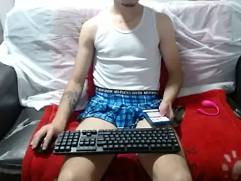 Snapshot of MarceloMilk chatting on January 20, 2:36 pm MarceloMilk online show from January 20, 2:36 pm
