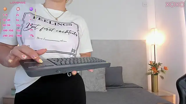 Snapshot of Saori_newman chatting on April 2, 12:03 pm Saori newman online show from April 2, 12:03 pm