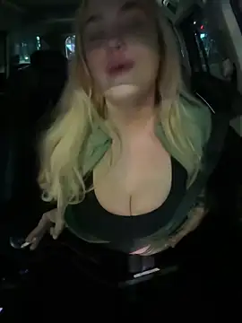 Snapshot of blairbella chatting on January 18, 6:44 pm blairbella online show from January 18, 6:44 pm