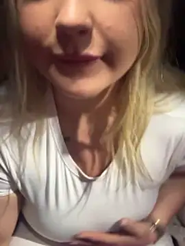 Snapshot of blairbella chatting on February 5, 5:28 pm blairbella online show from February 5, 5:28 pm