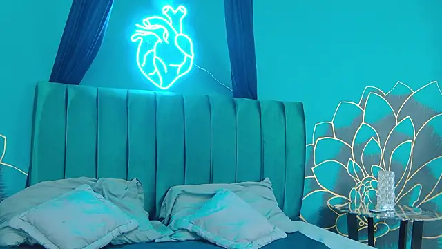 Snapshot of Lunamistyc chatting on February 2, 8:07 pm Lunamistyc online show from February 2, 8:07 pm