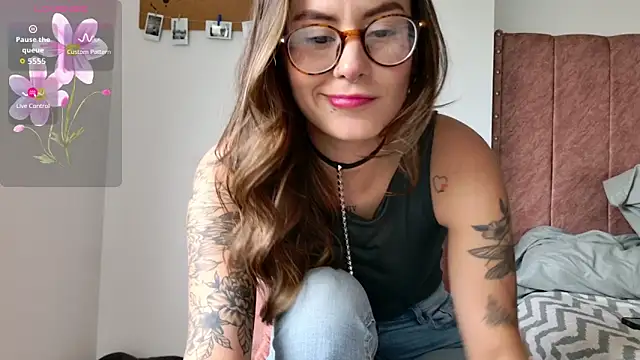 Emmy petit online show from February 3, 6:46 pm