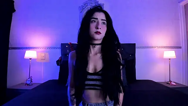 Snapshot of RomeroMoon chatting on December 11, 1:06 pm RomeroMoon online show from December 11, 1:06 pm