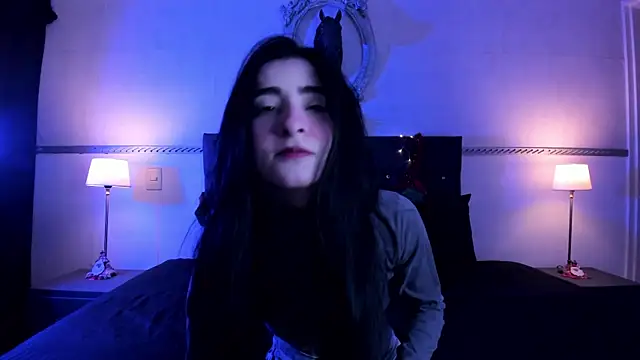 Snapshot of RomeroMoon chatting on December 24, 1:06 pm RomeroMoon online show from December 24, 1:06 pm