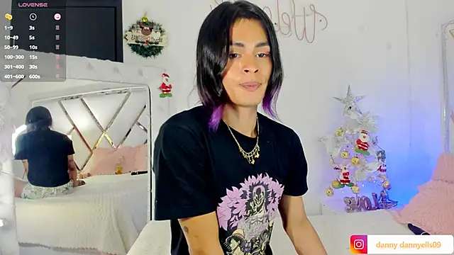 Snapshot of sweet_dannyfem chatting on December 29, 8:00 am sweet dannyfem online show from December 29, 8:00 am