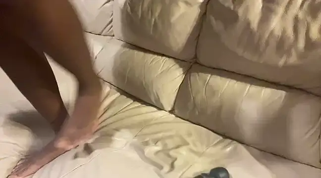 iveedie017 online show from December 9, 9:05 pm