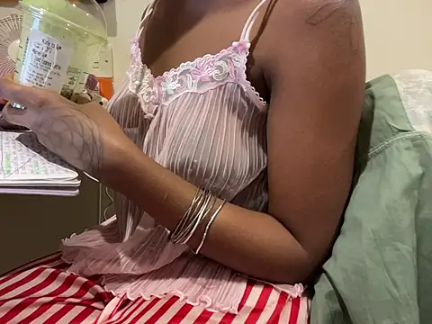 iveedie017 online show from November 6, 11:48 pm