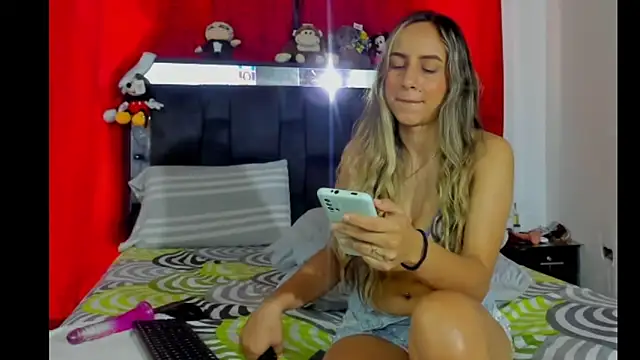 Snapshot of chloe_vasquez710 chatting on January 15, 4:32 pm chloe vasquez710 online show from January 15, 4:32 pm