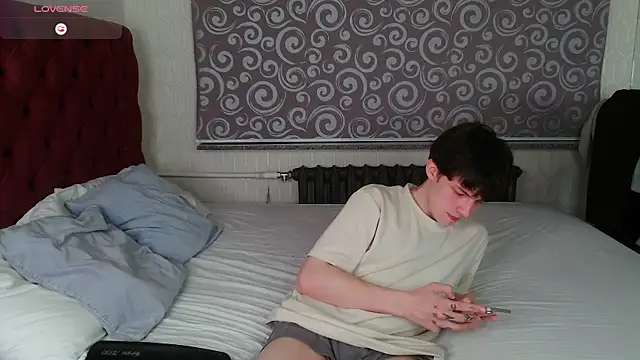 iwillfall online show from April 8, 8:20 pm