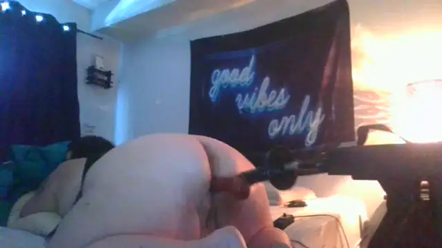 Snapshot of Yourfantasy1379 chatting on February 2, 6:50 pm Yourfantasy1379 online show from February 2, 6:50 pm