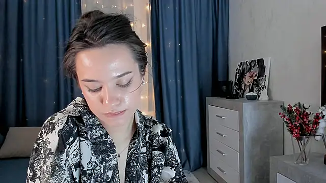 Snapshot of EmeliaReaper chatting on February 23, 1:35 am EmeliaReaper online show from February 23, 1:35 am