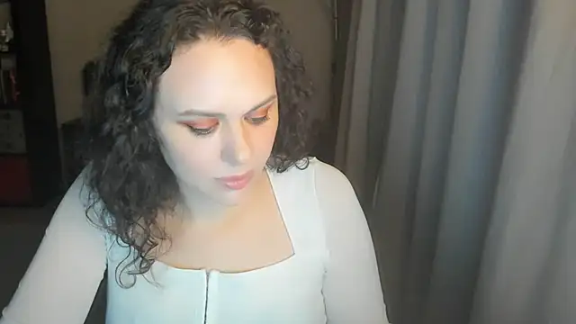 Snapshot of MollyCheiz chatting on July 2, 1:49 am MollyCheiz online show from July 2, 1:49 am
