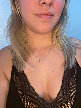 Snapshot of cheylm chatting on December 12, 4:04 am cheylm online show from December 12, 4:04 am