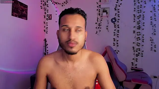 Snapshot of Raf_brunette chatting on December 4, 11:52 am Raf brunette online show from December 4, 11:52 am