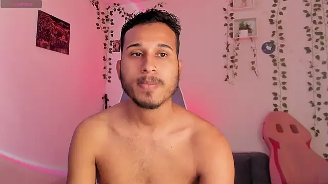 Snapshot of Raf_brunette chatting on December 10, 1:33 pm Raf brunette online show from December 10, 1:33 pm