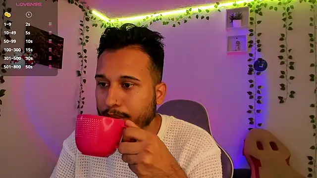 Snapshot of Raf_brunette chatting on December 23, 1:24 pm Raf brunette online show from December 23, 1:24 pm