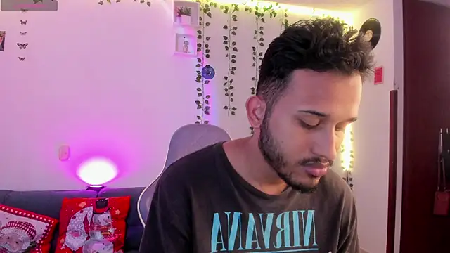 Snapshot of Raf_brunette chatting on January 3, 1:36 pm Raf brunette online show from January 3, 1:36 pm