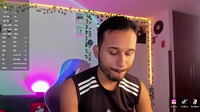 Snapshot of Raf_brunette chatting on January 6, 11:29 am Raf brunette online show from January 6, 11:29 am