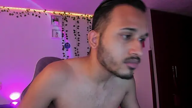 Snapshot of Raf_brunette chatting on January 8, 9:53 am Raf brunette online show from January 8, 9:53 am